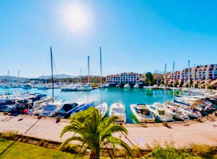 Apartamento Petit Cocon Magnifique Vue Sur Marina Dans Le Golfe De Saint Tropez Cogolin Exterior foto